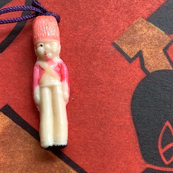 VINTAGE 1940’s CRACKER JACK CELLULOID TOY SOLDIER CHARM PRIZE - Picture 4 of 4